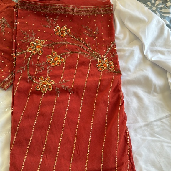 Beautiful Indian saree with blouse - Picture 2 of 7